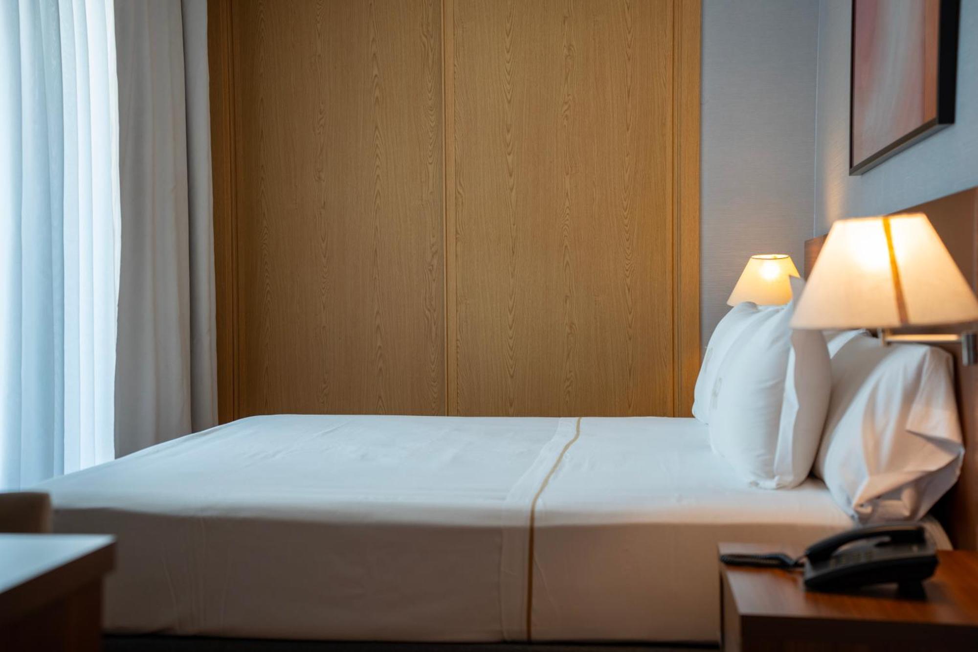 Aparto-Hotel Rosales Madrid Eksteriør bilde