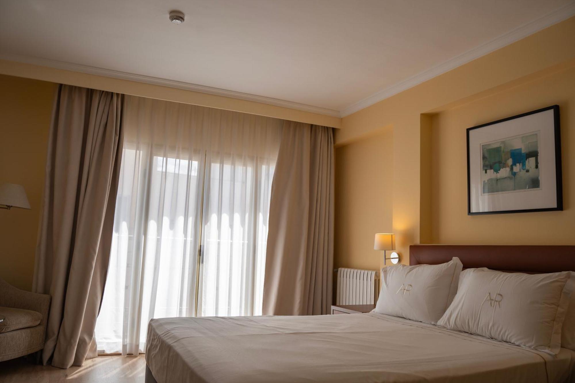 Aparto-Hotel Rosales Madrid Eksteriør bilde